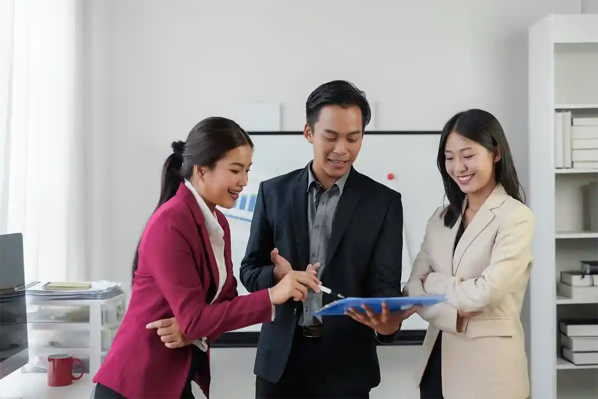 Read more about the article How Leadership Development Programs Help Malaysian Professionals Reach Career Goals